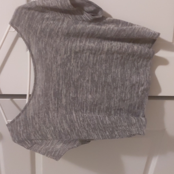 Hollister Grey cropped tee - Picture 1 of 2